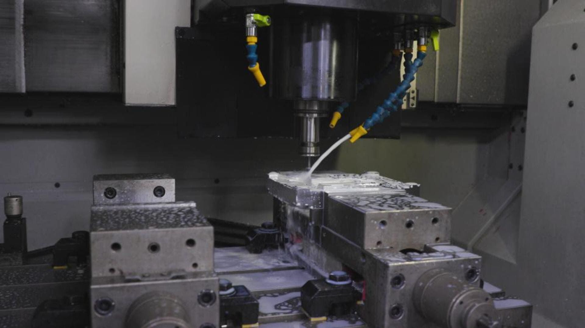 A007C145_190613C9_CANON.00_02_42_37.静止画028